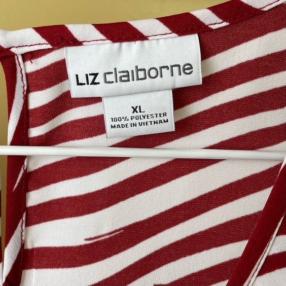 Liz Claiborne Asymmetrical Ruched Sleeveless Blouse in White and Deep Red - Picture 8 of 8